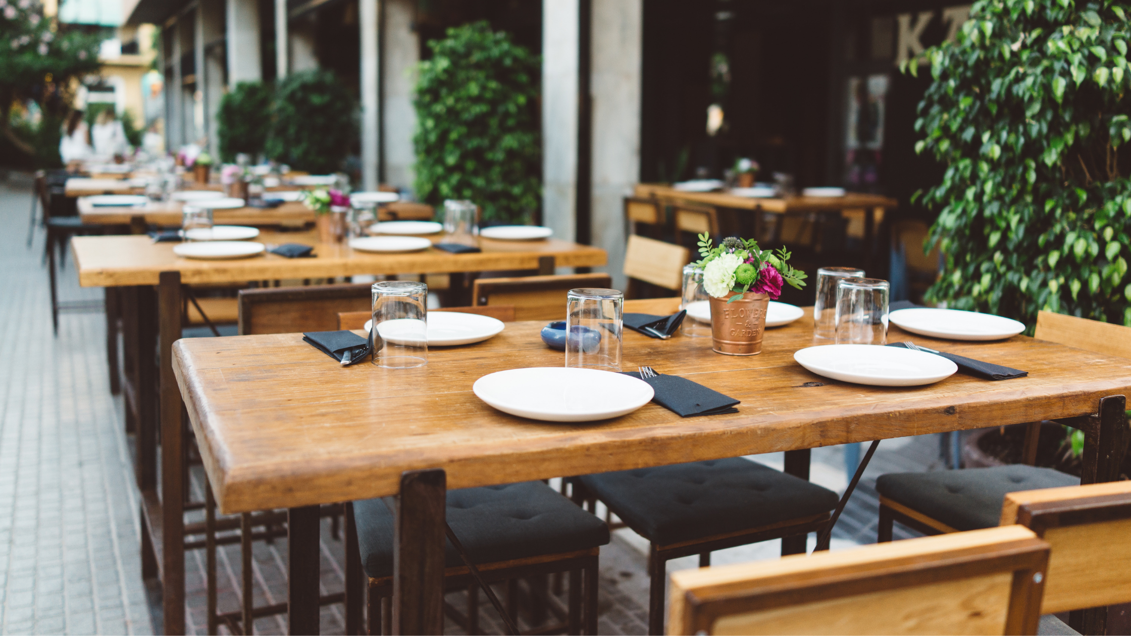 Should Your Restaurant Keep It’s Outdoor Seating This Winter?